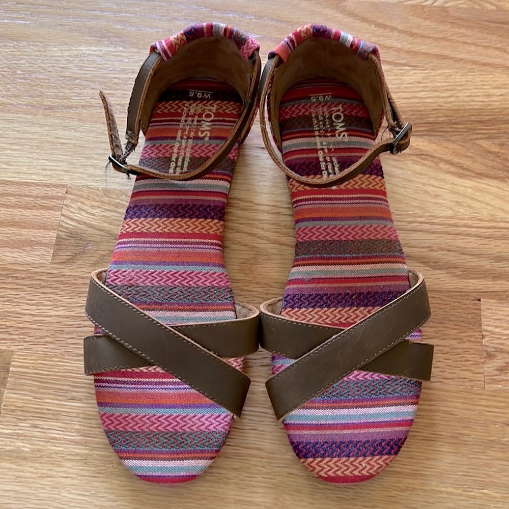 ⬇️💰New Price! TOMS Multistripe Correa Sandals Size 9.5
